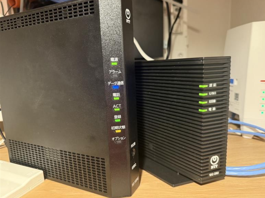 光コンセントからルーターを繋いで設置。